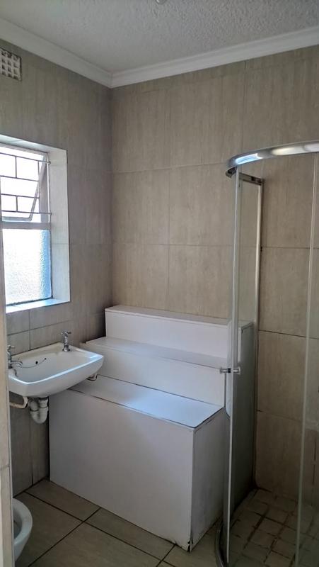 To Let 1 Bedroom Property for Rent in Wynberg Western Cape